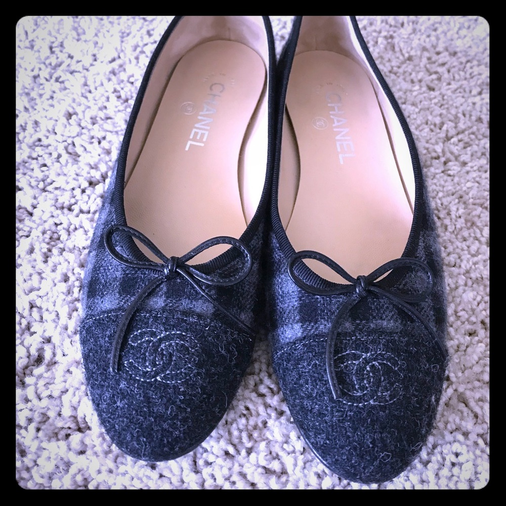 Gorgeous plaid wool authentic Chanel flats!